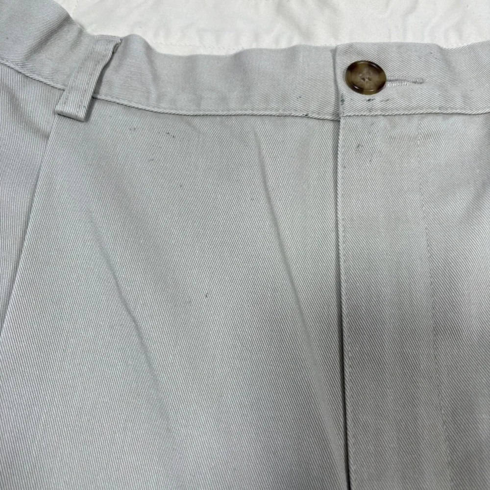 L.L. Bean Chino Pants Men's Size‎ 42 Comfort Waist Pleated 100% Cotton Casual
